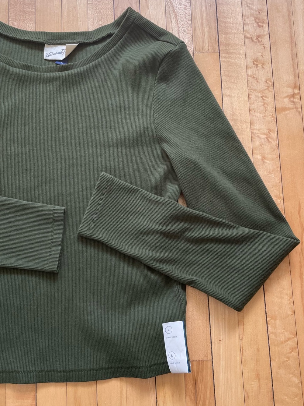 NEW! Universal Thread olive green long ribbed sleeve top in size - Picture 4 of 8
